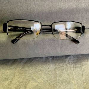 Prada used glasses. They are authentic. They do have prescription.